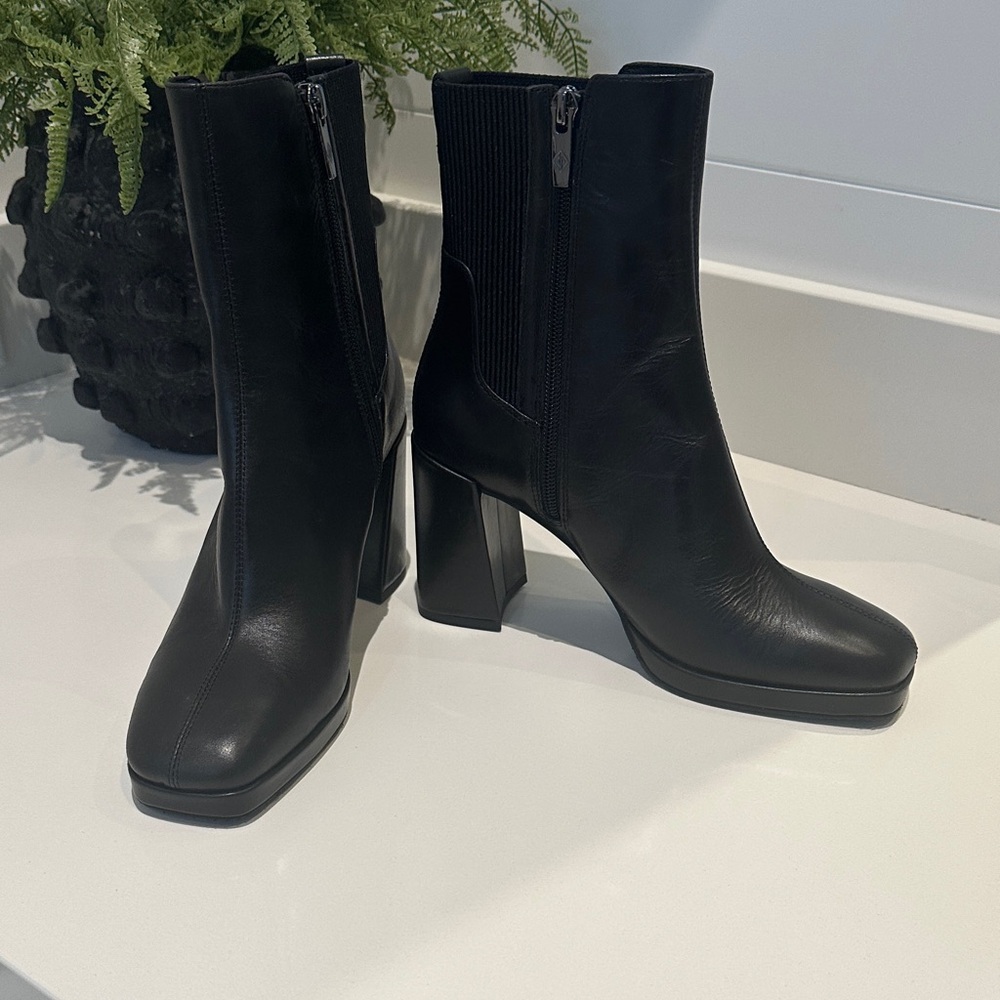 Donald J. Pliner Black Heeled Boots
